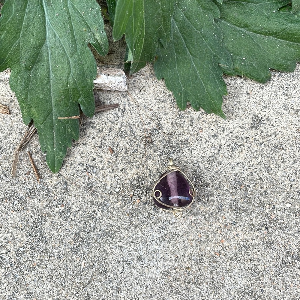 Vintage. Amethyst Stone Pendant with Silver Wire